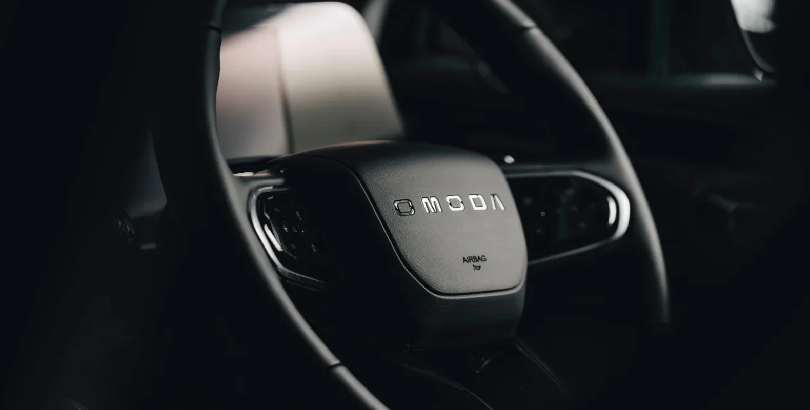 Close-up of the OMODA 5 SHS-H steering wheel